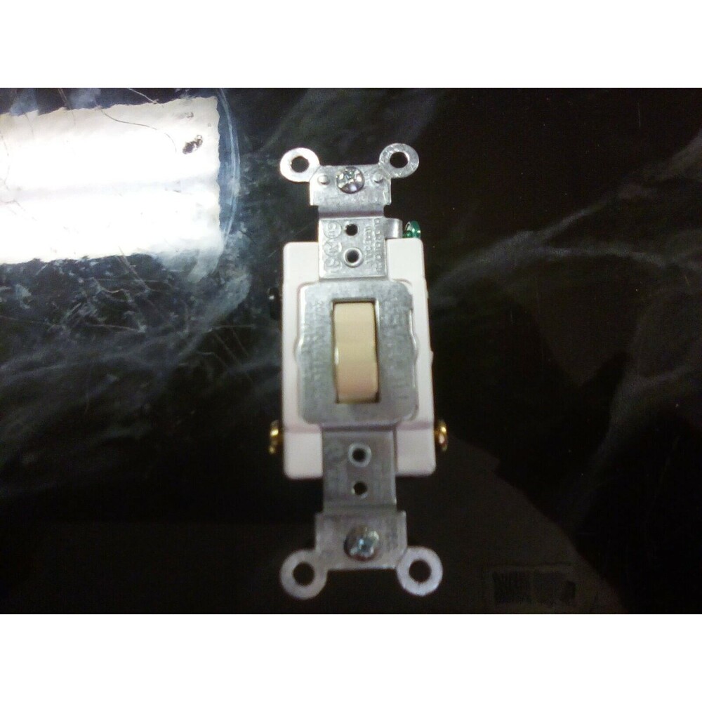 20 Amp 120/277 Volt Leviton Ivory Spec Grade 3 Way Switch